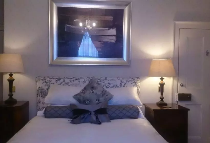 تختخواب و صبحانه The Townhouse