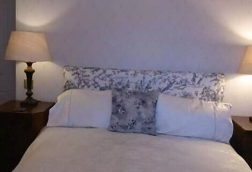 تختخواب و صبحانه The Townhouse