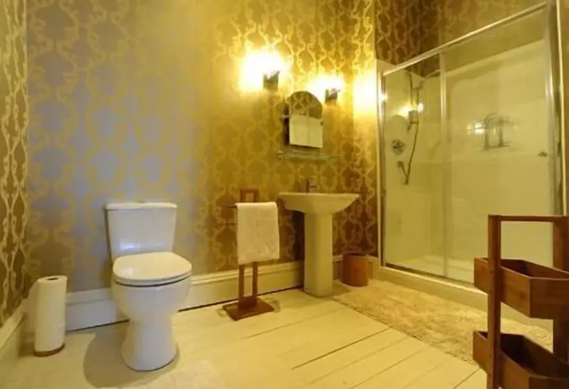 تختخواب و صبحانه The Townhouse