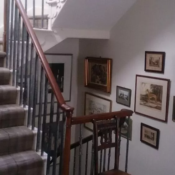 تختخواب و صبحانه The Townhouse