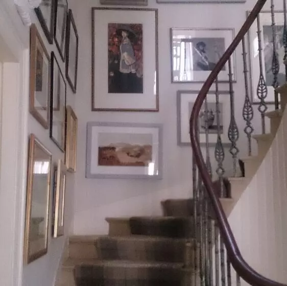 تختخواب و صبحانه The Townhouse