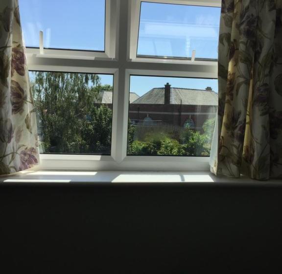 مبيت وإفطار The Windsor Guest House