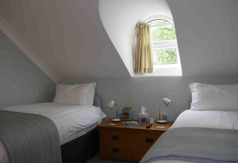 مبيت وإفطار The Windsor Guest House