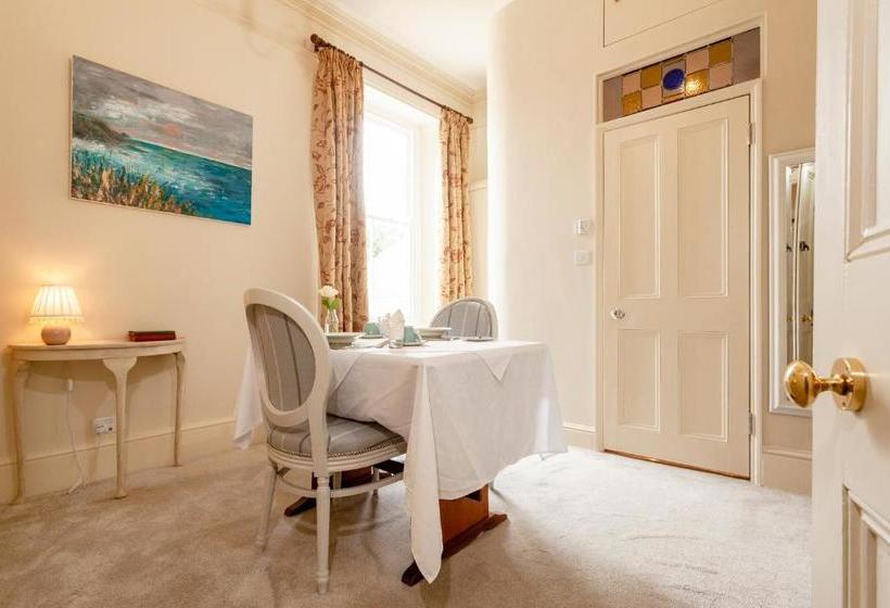 تختخواب و صبحانه Woodstock Guest House