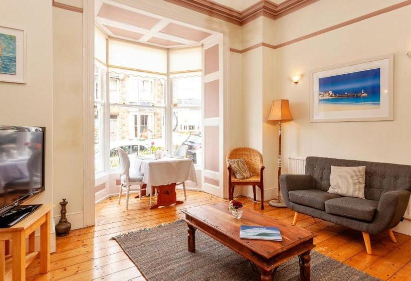 تختخواب و صبحانه Woodstock Guest House