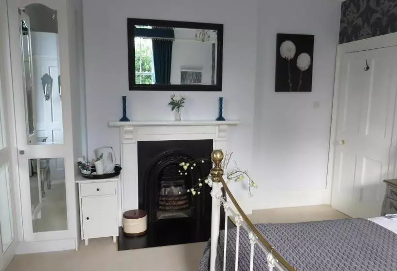 Hollybank Bed And Breakfast