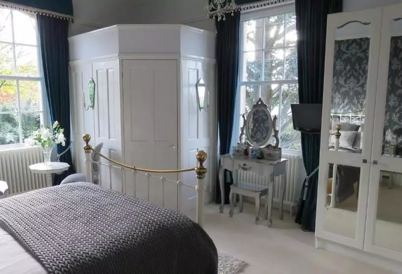 Hollybank Bed And Breakfast