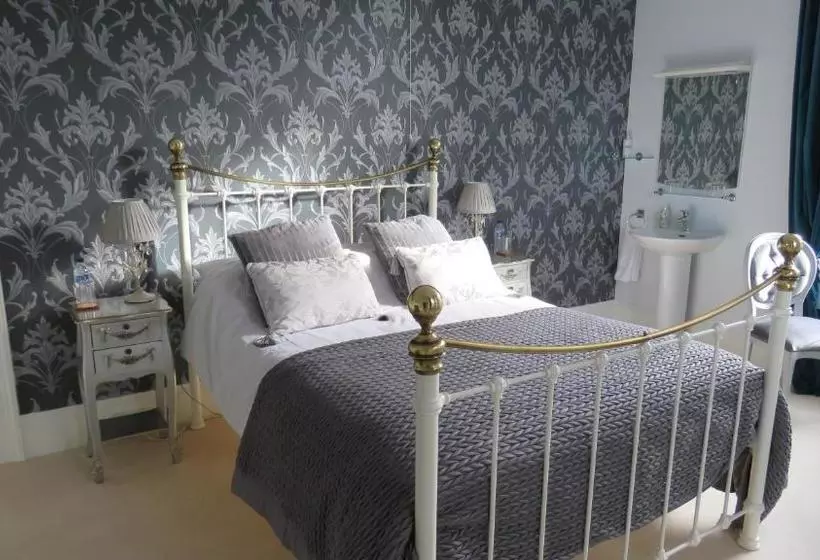 Hollybank Bed And Breakfast