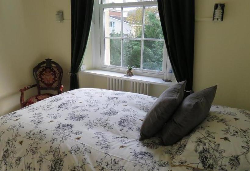 Hollybank Bed And Breakfast