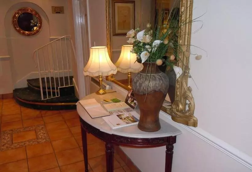 Hotel Roselawn
