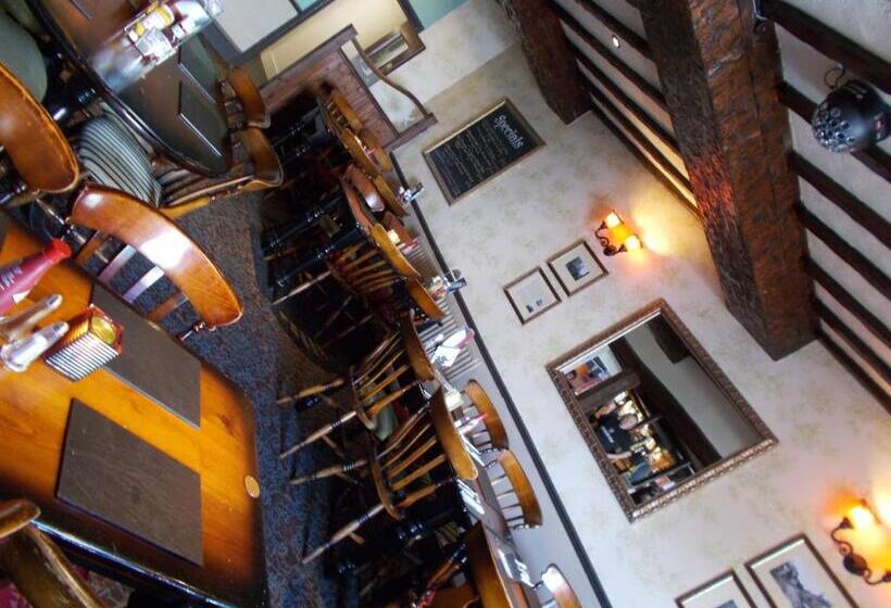 Hotel The White Lion