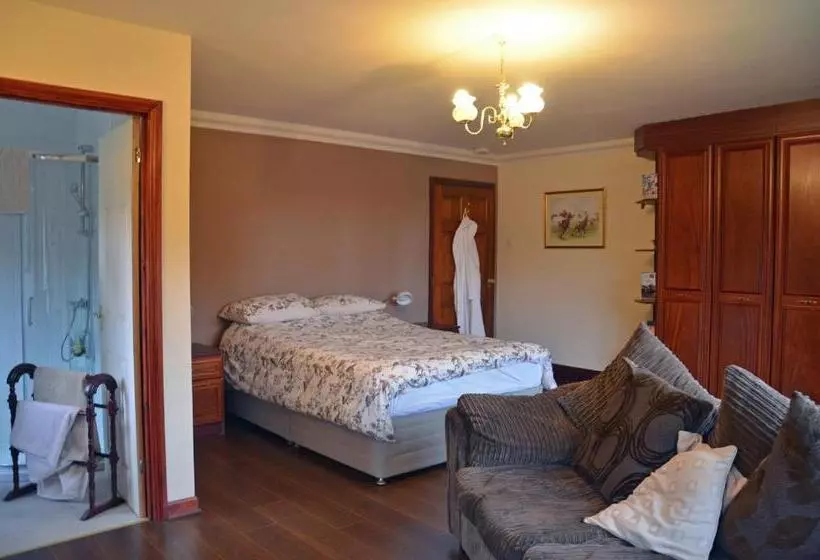 The Farmhouse B&b