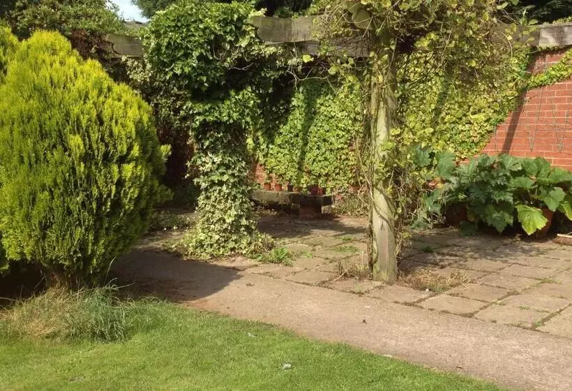 The Farmhouse B&b