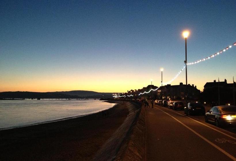 مبيت وإفطار The Swallows B And B