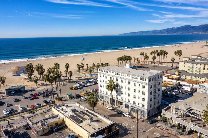 Air Venice On The Beach