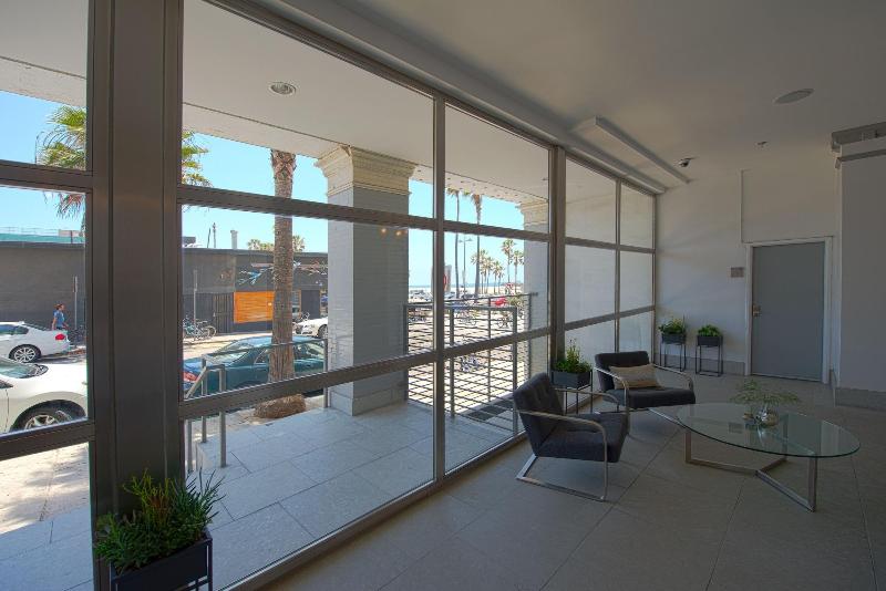 Air Venice On The Beach