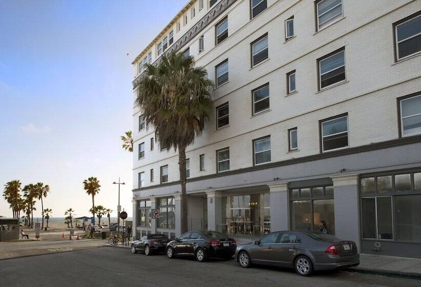 Air Venice On The Beach