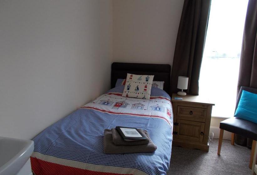 تختخواب و صبحانه Sandcastles Guest House