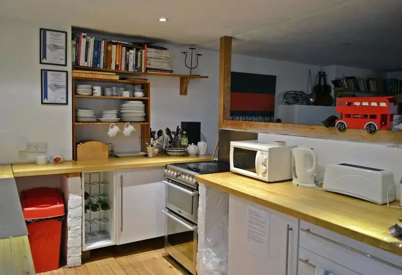 Aamiaismajoitus (B&B) Shelley Guest House