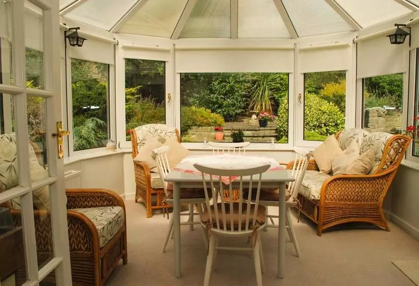 تختخواب و صبحانه Vicarsford Lodge Guest House