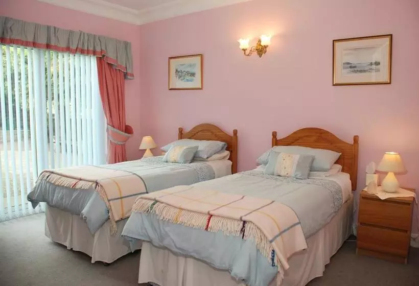 تختخواب و صبحانه Vicarsford Lodge Guest House