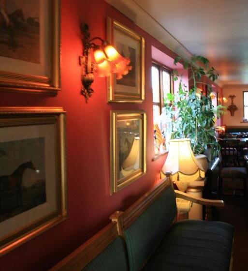 Отель Great Danes Licenced Guesthouse