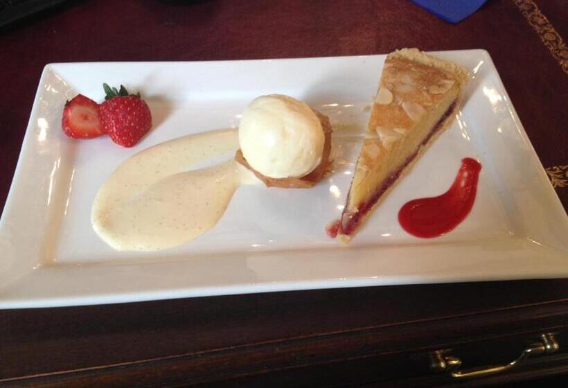 هتل Lyons Woodlands Hall