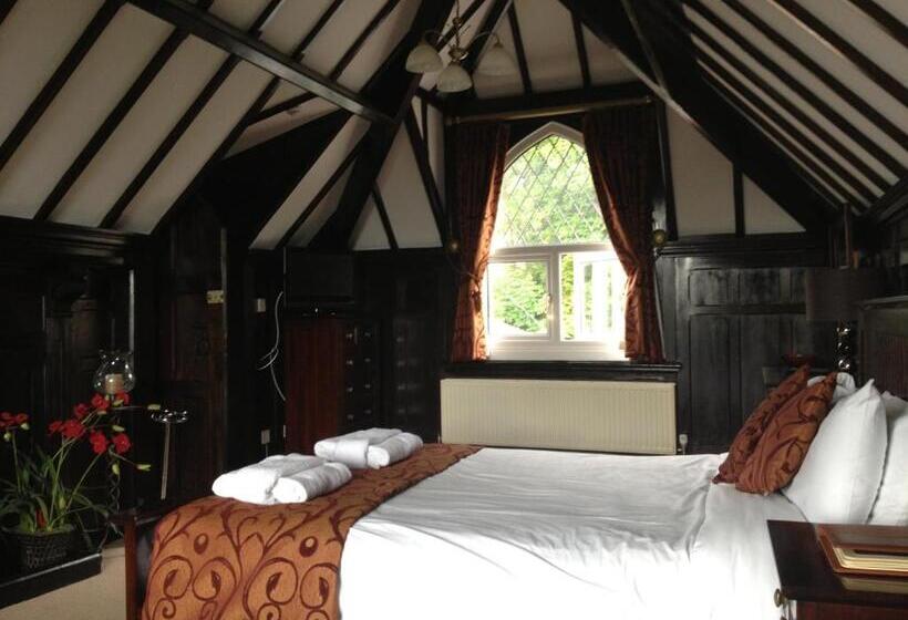 هتل Lyons Woodlands Hall