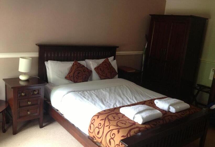 هتل Lyons Woodlands Hall