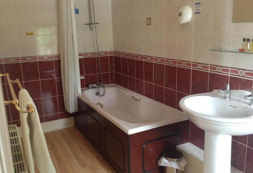 هتل Lyons Woodlands Hall