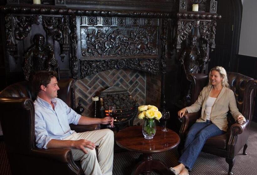 هتل Lyons Woodlands Hall