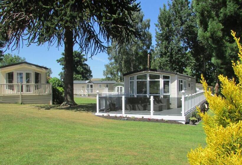 هتل Lyons Woodlands Hall