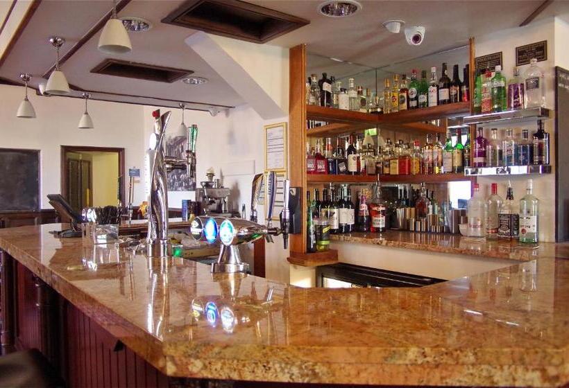 هتل Lyons Woodlands Hall