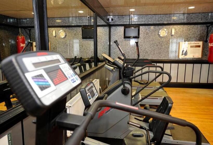 هتل Lyons Woodlands Hall