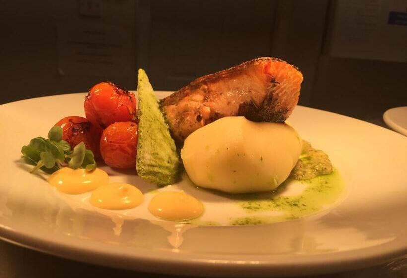 Number 44 Hotel & Bar