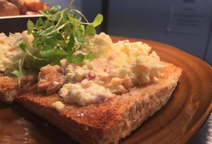 Number 44 Hotel & Bar