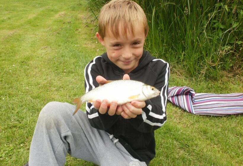 리조트 Warrens Village Motel And Self Catering