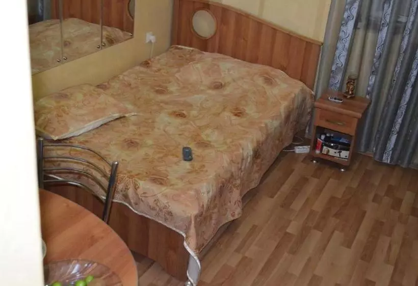 Tj+ Hostel