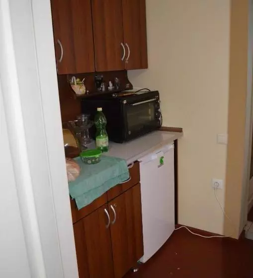 Tj+ Hostel