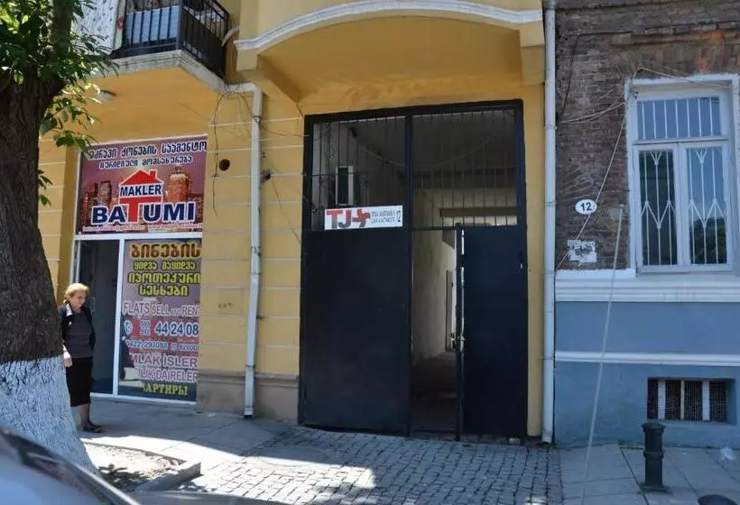 Tj+ Hostel