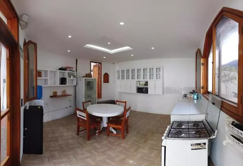 ユースホステル Hostal White House Galapagos