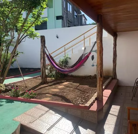 ユースホステル Hostal White House Galapagos