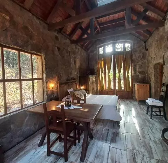 Casita De Piedra B&b