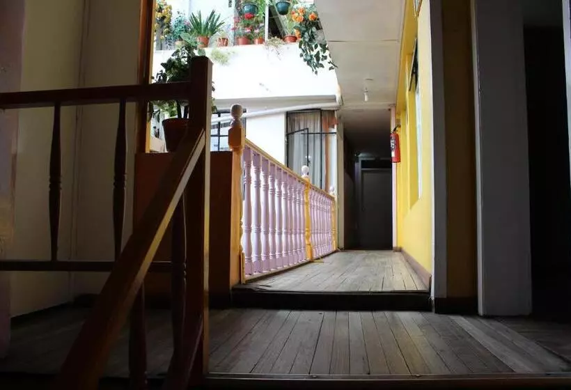 هتل Hostal Yumbo Imperial