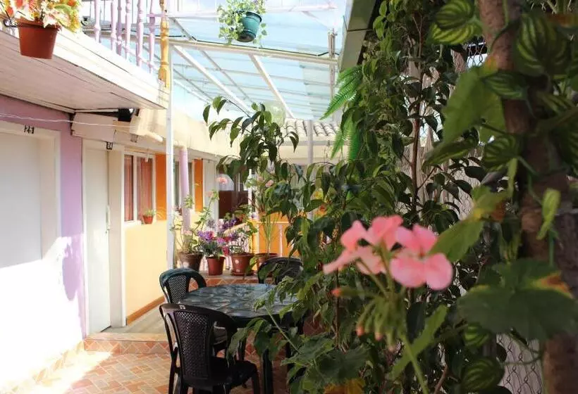 هتل Hostal Yumbo Imperial