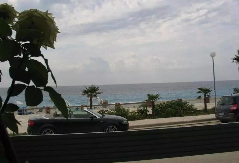 هتل Ionian