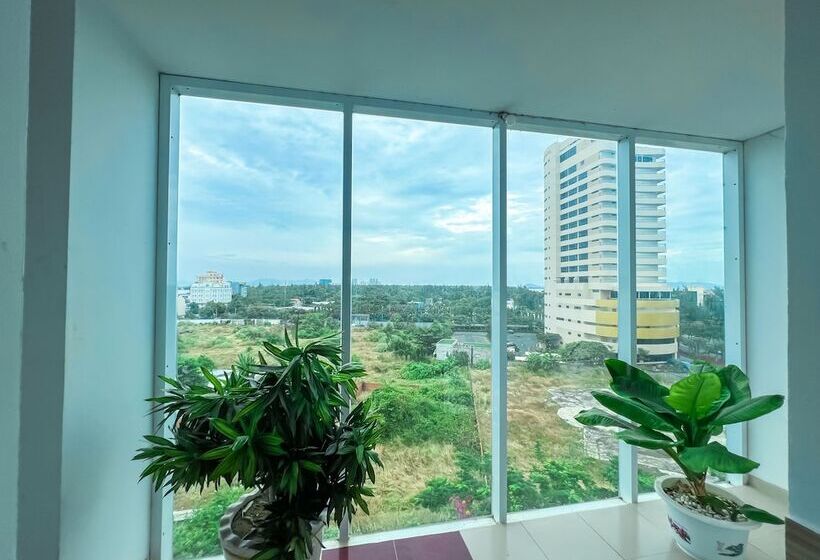 Ngọc Hân Hotel By The Moment