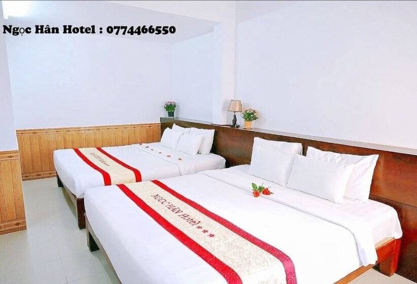 Ngọc Hân Hotel By The Moment