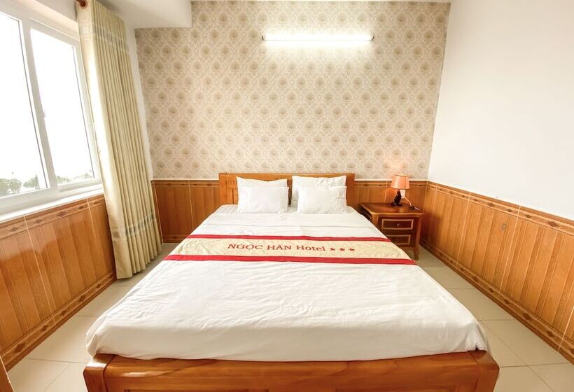 Ngọc Hân Hotel By The Moment