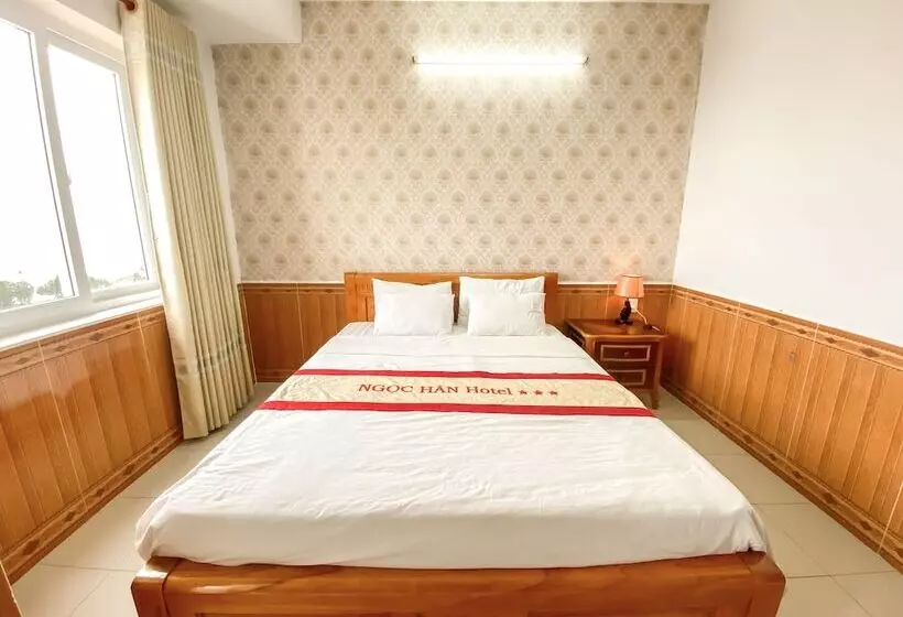 Ngọc Hân Hotel By The Moment
